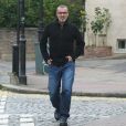 Exclusif - Le chanteur George Michael va dejeuner avec des amis dans la banlieue de Londres le 16 septembre 2013