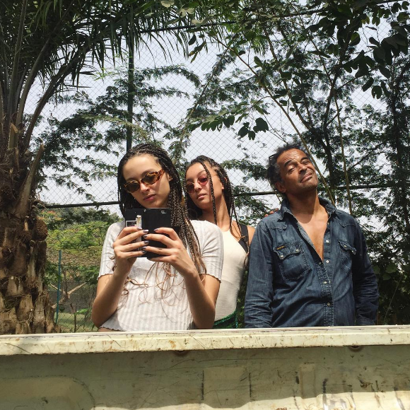 Jenaye Noah au Cameroun avec son papa Yannick Noah et sa soeur Yéléna. Photo postée sur Instagram en janvier 2017.