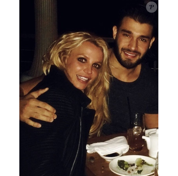 Britney Spears et Sam Asghari lors du réveillon au restaurant Catch. Photo publiée sur Instagram le 2 janvier 2017