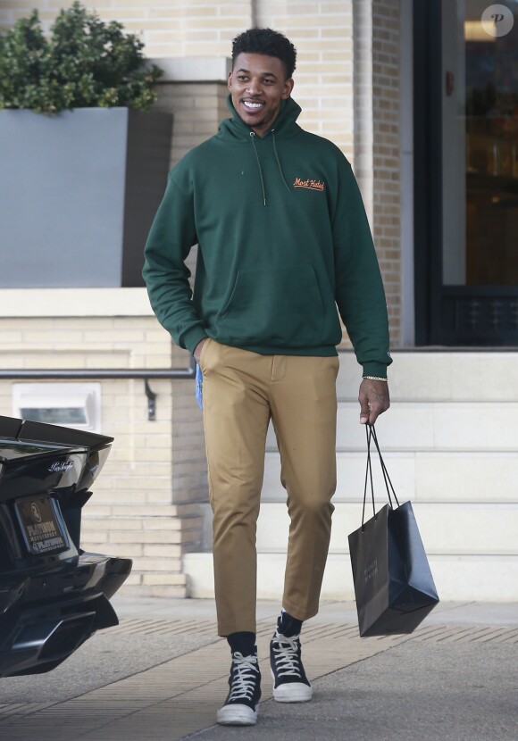 Nick Young fait du shopping chez "Barneys New York" à Beverly Hills. Los Angeles, le 24 décembre 2016