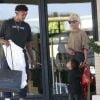 Exclusif - Nick Youn fait du shopping avec sa femme Paloma Ford et son fils Nick Jr. à Barneys New York à Beverly Hills, le 3 novembre 2016