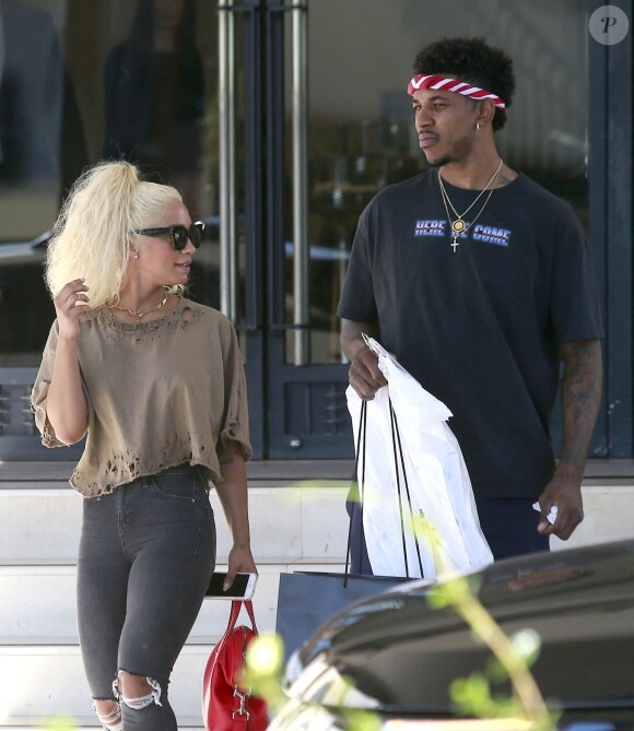 Exclusif - Nick Youn fait du shopping avec sa femme Paloma Ford et son fils Nick Jr. à Barneys New York à Beverly Hills, le 3 novembre 2016
