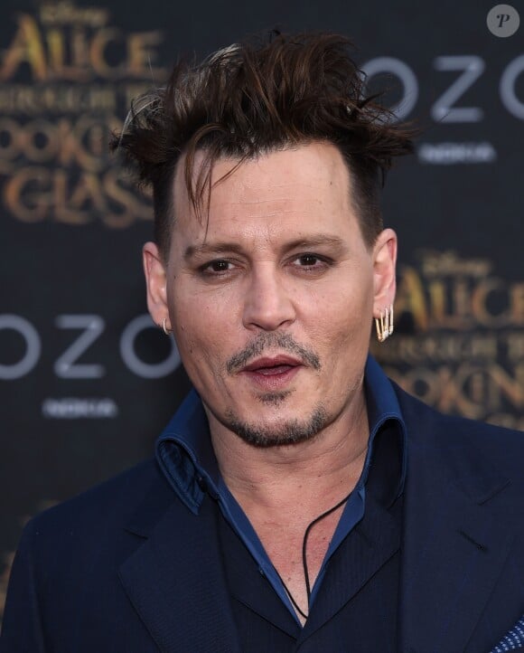 Johnny Depp à la première de "Alice de l'autre côté du miroir" au théâtre El Capitan à Los Angeles le 23 mai 2016.