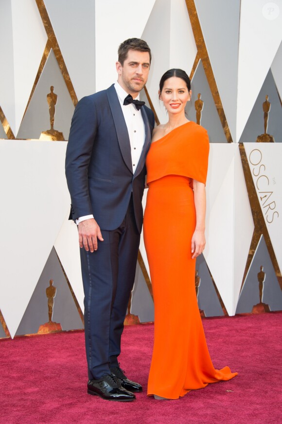 Olivia Munn et Aaron Rodgers des Green Bay Packers à la cérémonie des Oscars le 28 février 2016 à Los Angeles.