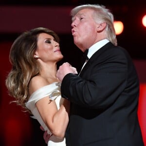 Le 45e président des Etats-Unis Donald Trump et son épouse Melania lors du bal de l'investiture à Washington le 20 janvier 2017