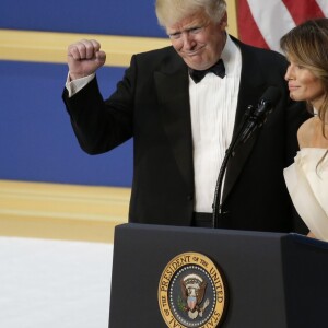 Le 45e président des Etats-Unis Donald Trump et son épouse Melania lors du bal de l'investiture à Washington le 20 janvier 2017