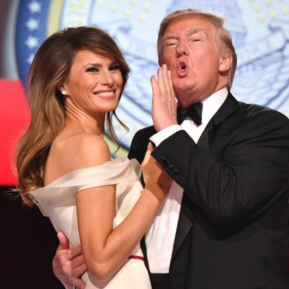 Le 45e président des Etats-Unis Donald Trump et son épouse Melania lors du bal de l'investiture à Washington le 20 janvier 2017