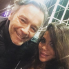 Soraya Riffi pose avec Jean-Michel Maire à l'occasion de sa participation aux "35 heures de Baba" sur C8.