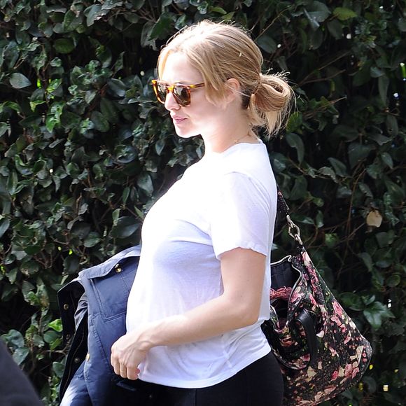 Exclusif - Amanda Seyfried enceinte à la sortie d'une maison à Beverly Hills, le 21 janvier 2017