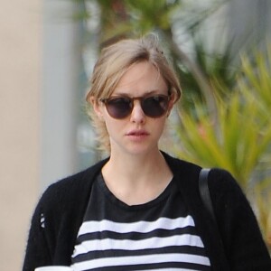 Amanda Seyfried enceinte se rend chez son gynécologue à Santa Monica, le 6 décembre 2016