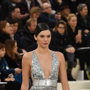 Kendall Jenner - Défilé de mode "Chanel", collection Haute-Couture printemps-été 2017 au Grand Palais à Paris. Le 24 janvier 2017.