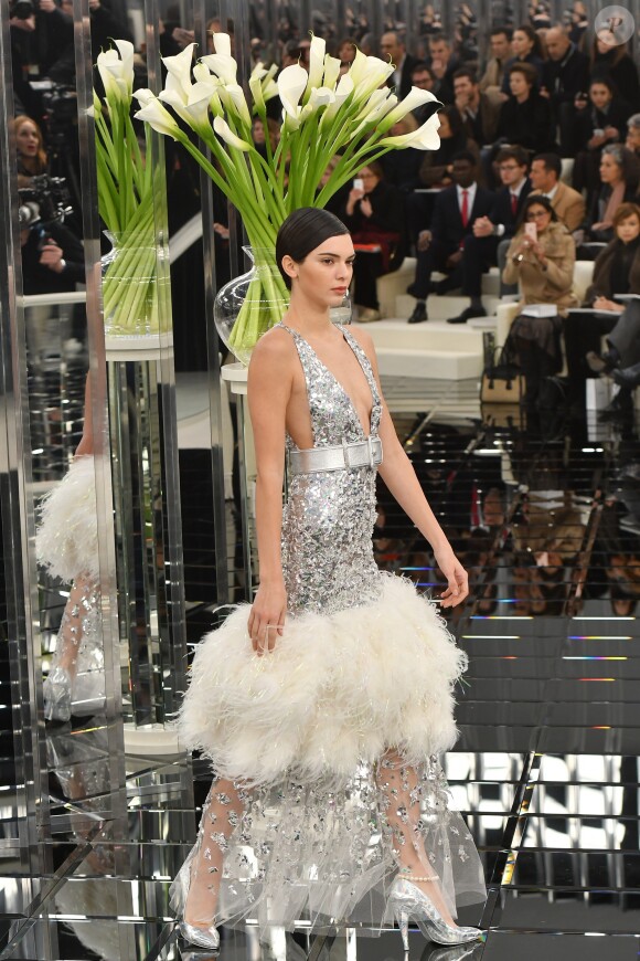 Kendall Jenner - Défilé de mode "Chanel", collection Haute-Couture printemps-été 2017 au Grand Palais à Paris. Le 24 janvier 2017.