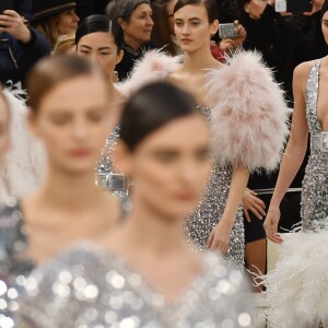 Kendall Jenner - Défilé de mode "Chanel", collection Haute-Couture printemps-été 2017 au Grand Palais à Paris. Le 24 janvier 2017.