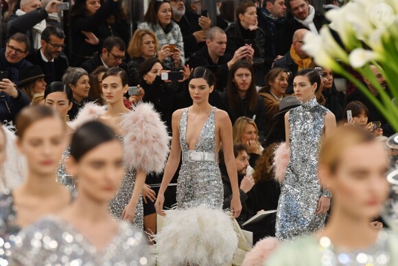 Kendall Jenner - Défilé de mode "Chanel", collection Haute-Couture printemps-été 2017 au Grand Palais à Paris. Le 24 janvier 2017.