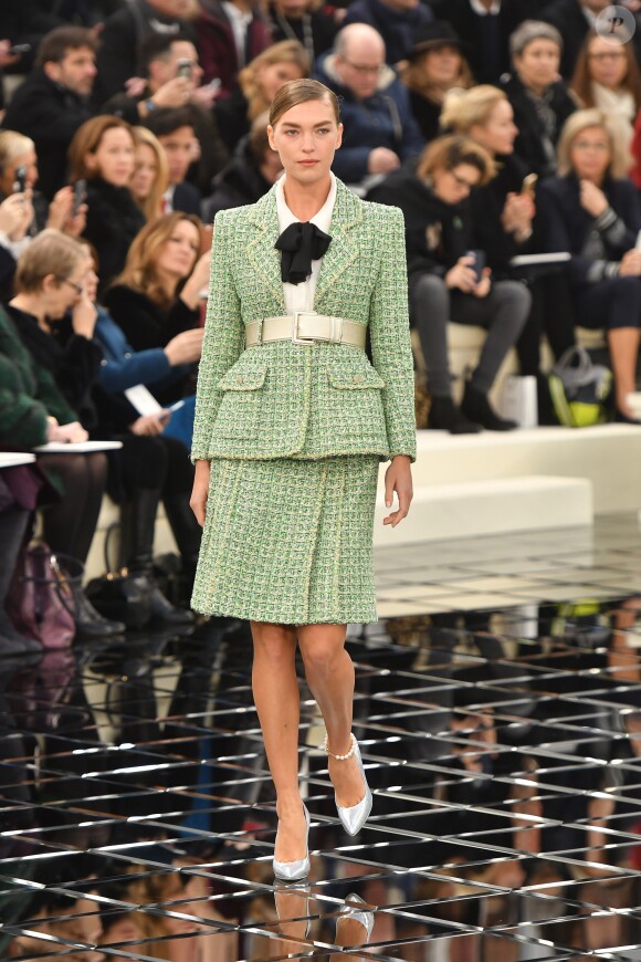 Défilé de mode "Chanel", collection Haute-Couture printemps-été 2017 au Grand Palais à Paris. Le 24 janvier 2017.