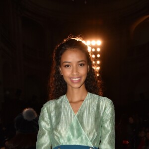 Flora Coquerel - Défilé Julien Fournié, collection Haute Couture printemps-été 2017 à l'Oratoire du Louvre à Paris le 24 janvier 2017.