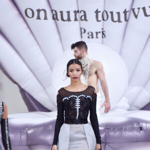 Défilé On Aura Tout Vu, collection Couture printemps-été 2017 à l'Hôtel de Ville de Paris. Le 23 janvier 2017.