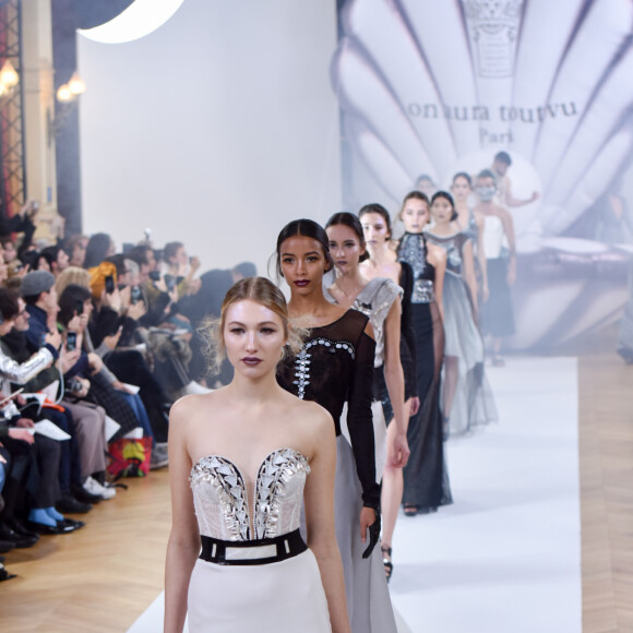Défilé On Aura Tout Vu, collection Couture printemps-été 2017 à l'Hôtel de Ville de Paris. Le 23 janvier 2017.