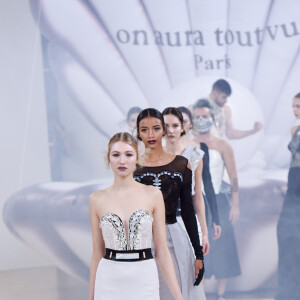 Défilé On Aura Tout Vu, collection Couture printemps-été 2017 à l'Hôtel de Ville de Paris. Le 23 janvier 2017.