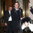 Le mari d'Ivanka Trump, Jared Kushner et ses enfants Joseph Frederick Kushner et Theodore James Kushner sortent d'un immeuble à New York, le 29 novembre 2016.