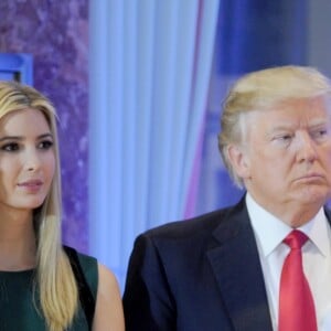 Ivanka Trump, son frère Eric Trump et leur père Donald Trump, lors d'une confrénce de presse donnée à la Trump tower, New York, le 11 janvier 2017.