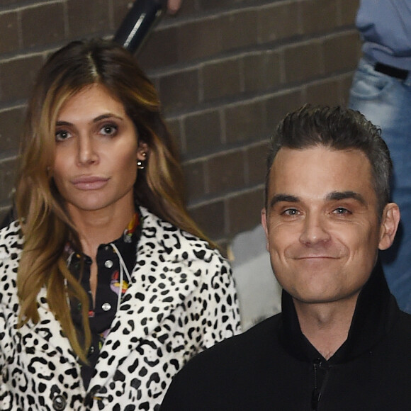 Exclusif - Robbie Williams et sa femme Ayda Field sortent des studios ITV à Londres, le 11 novembre 2016.