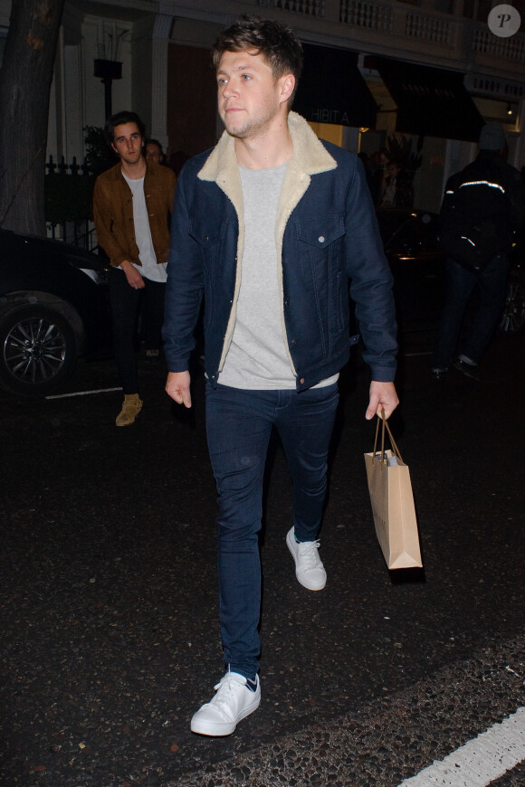 Niall Horan à la sortie du "Arts Club" à Londres, le 25 Janvier 2017.