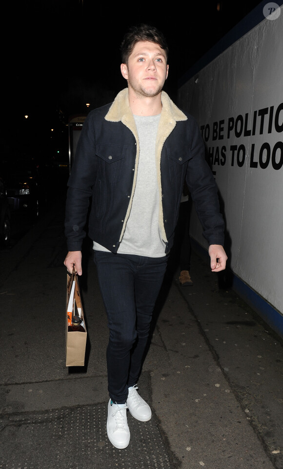Niall Horan à la sortie du "Arts Club" à Londres, le 25 Janvier 2017.