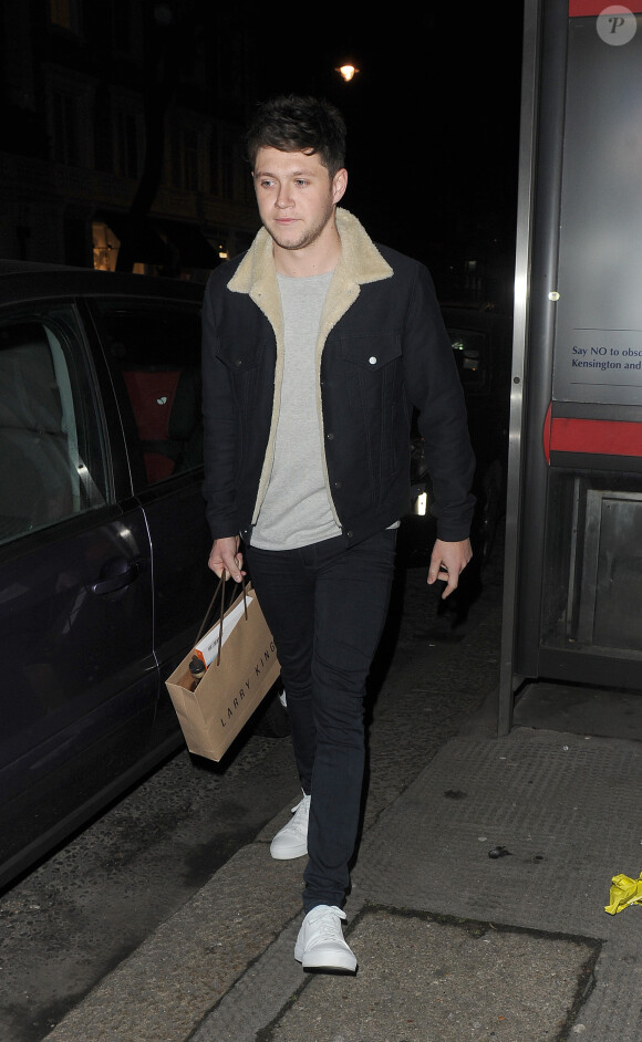 Niall Horan à la sortie du "Arts Club" à Londres, le 25 Janvier 2017.