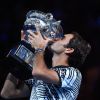 La joie de Roger Federer était spectaculaire à l'issue de sa victoire contre Rafael Nadal en finale de l'Open d'Australie, le 29 janvier 2017 à Melbourne. Vainqueur en cinq sets au terme d'un match d'une intensité folle, le Suisse ajoute un 18e succès en Grand Chelem à sa carrière.