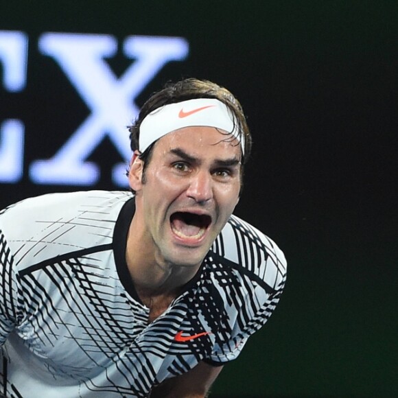 La joie de Roger Federer était spectaculaire à l'issue de sa victoire contre Rafael Nadal en finale de l'Open d'Australie, le 29 janvier 2017 à Melbourne. Vainqueur en cinq sets au terme d'un match d'une intensité folle, le Suisse ajoute un 18e succès en Grand Chelem à sa carrière.