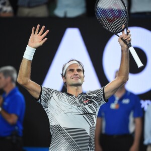 La joie de Roger Federer était spectaculaire à l'issue de sa victoire contre Rafael Nadal en finale de l'Open d'Australie, le 29 janvier 2017 à Melbourne. Vainqueur en cinq sets au terme d'un match d'une intensité folle, le Suisse ajoute un 18e succès en Grand Chelem à sa carrière.