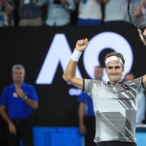 La joie de Roger Federer était spectaculaire à l'issue de sa victoire contre Rafael Nadal en finale de l'Open d'Australie, le 29 janvier 2017 à Melbourne. Vainqueur en cinq sets au terme d'un match d'une intensité folle, le Suisse ajoute un 18e succès en Grand Chelem à sa carrière.