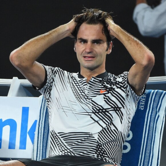 La joie de Roger Federer était spectaculaire à l'issue de sa victoire contre Rafael Nadal en finale de l'Open d'Australie, le 29 janvier 2017 à Melbourne. Vainqueur en cinq sets au terme d'un match d'une intensité folle, le Suisse ajoute un 18e succès en Grand Chelem à sa carrière.