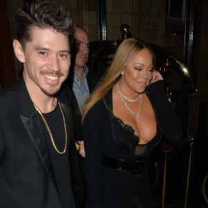 Mariah Carey arrive à son hôtel avec son danseur Bryan Tanaka après avoir participé à une réception de mariage à l'hôtel Landmark à Londres le 15 janvier 2017 © CPA / Bestimage