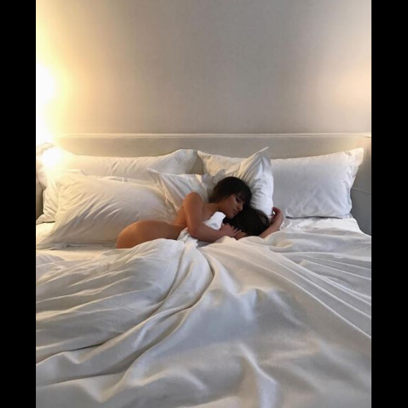 Lea Michele nue dans un lit à New York, Instagram le 27 janvier 2017