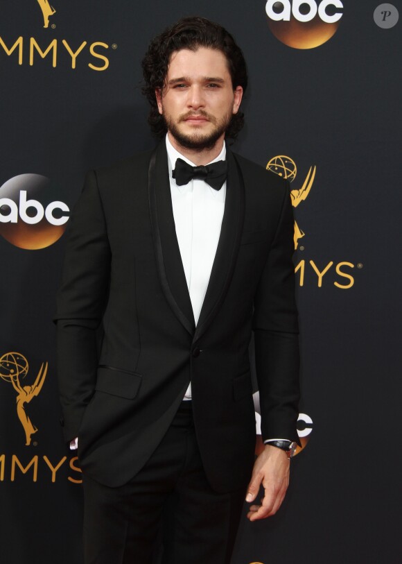 Kit Harington - 68ème cérémonie des Emmy Awards au Microsoft Theater à Los Angeles, le 18 septembre 2016.