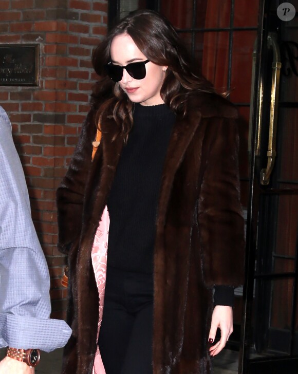 Dakota Johnson se balade dans New York City, New York, Etats-Unis, le 31 janvier 2017.  Actress Dakota Johnson out and about in New York City, NY, USA on January 31, 2017. Dakota will appear in Fifty Shades Darker, this year, as well as the last film in the franchise, Fifty Shades Freed, in 2018.31/01/2017 - Paris