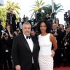 Luc Besson et sa femme Virginie Silla à la montée des marches du film "The Last Face" lors du 69e Festival International du Film de Cannes le 20 mai 2016. © Rachid Bellak / Bestimag