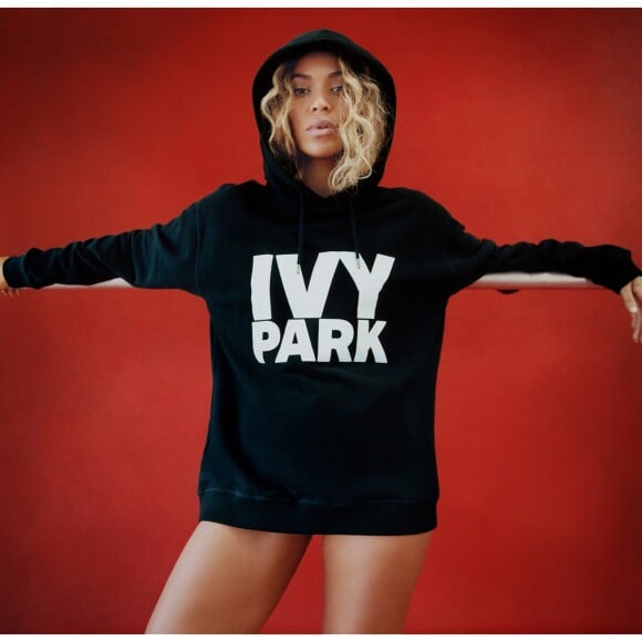 Beyoncé pose en personne pour la promotion de sa collection "Ivy Park" automne hiver 2016/2017 à New York le 22 novembre 2016.