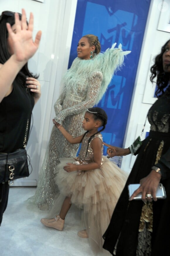 Beyonce knowles et sa fille Blue Ivy Carter à la soirée des MTV Video Music Awards 2016 à Madison Square Garden à New York City, New York, Etats-Unis, le 28 août 2016.