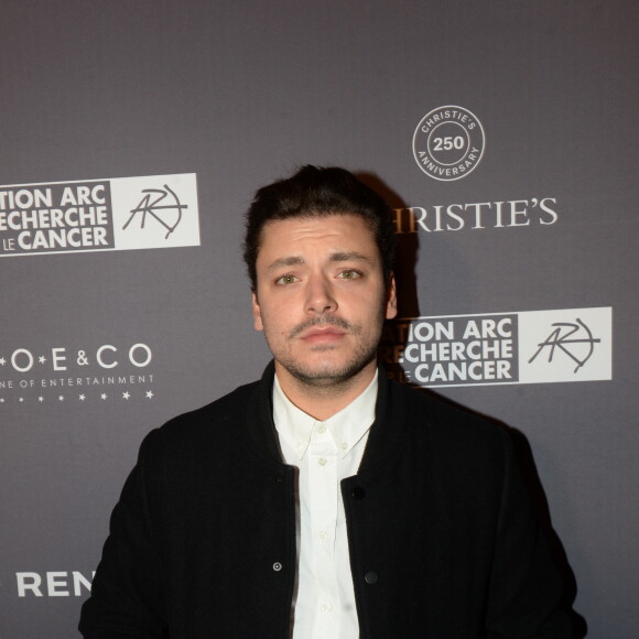 Exclusif - Kev Adams lors du dîner de la fondation ARC au restaurant de l'hôtel The Peninsula à Paris le 10 octobre 2016 © Rachid Bellak / Bestimage