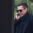 Exclusif - Brad Pitt très amaigri et en pleine conversation téléphonique dans les rues de Santa Monica. Le 25 janvier 2017
