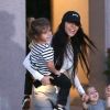 Kourtney Kardashian accompagne ses enfants, Mason, Penelope et Reign, à leur cours d'art dans le quartier de Woodland Hills à Los Angeles, Californie, Etats-Unis, le 31 janvier 2017.