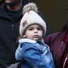 Kourtney Kardashian sort d'un immeuble sous la pluie avec ses enfants Mason, Penelope et Reign Disick à Woodland Hills, le 24 janvier 2017
