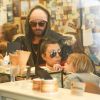Exclusif - Kourtney Kardashian avec son compagnon Scott Disick et leurs enfants Mason, Penelope et Reign font du shopping à Aspen le 30 décembre 2016