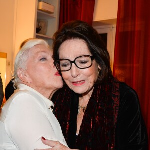 Exclusif - Line Renaud et Nana Mouskouri - Représentation de la pièce "Pleins Feux" au théâtre Hébertot à Paris le 2 février 2017. © Coadic Guirec/Bestimage