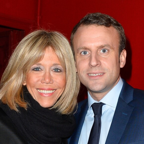 Exclusif - Emmanuel Macron et sa femme Brigitte (Brigitte Trogneux)  - Représentation de la pièce "Pleins Feux" au théâtre Hébertot à Paris le 2 février 2017. © Coadic Guirec/Bestimage