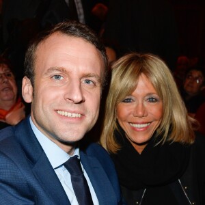 Exclusif - Emmanuel Macron et sa femme Brigitte (Brigitte Trogneux) - Représentation de la pièce "Pleins Feux" au théâtre Hébertot à Paris le 2 février 2017. © Coadic Guirec/Bestimage