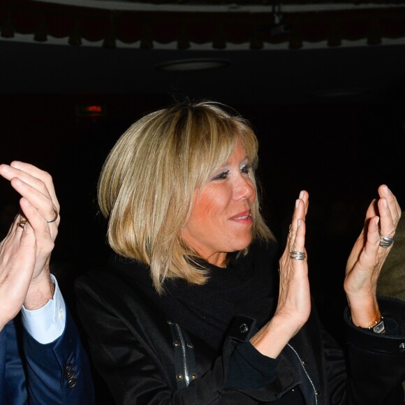 Exclusif - Emmanuel Macron et sa femme Brigitte (Brigitte Trogneux) - Représentation de la pièce "Pleins Feux" au théâtre Hébertot à Paris le 2 février 2017. © Coadic Guirec/Bestimage